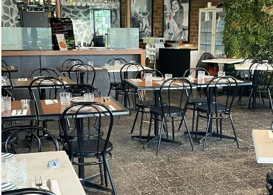 Maurizio Pizzeria dining area